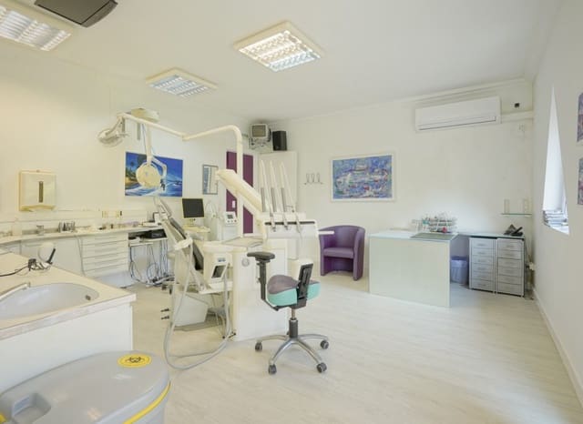 4 bedroom Villa for sale in Partida Tosal - Zona del Castellans, Javea / Xàbia - € 795,000 (Ref: 9231270)