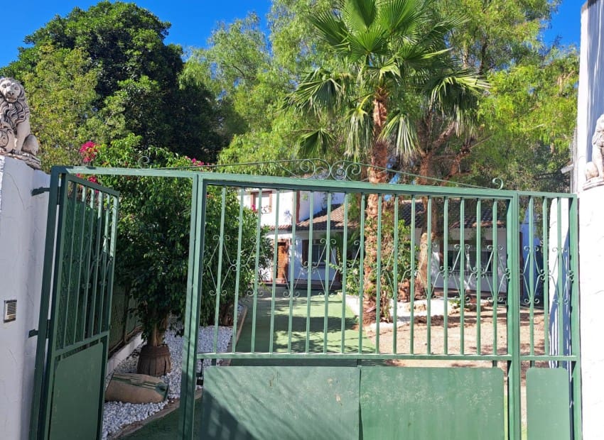 5 bedroom Finca/Country House for sale in Orihuela with pool - € 370,000 (Ref: 9241151)