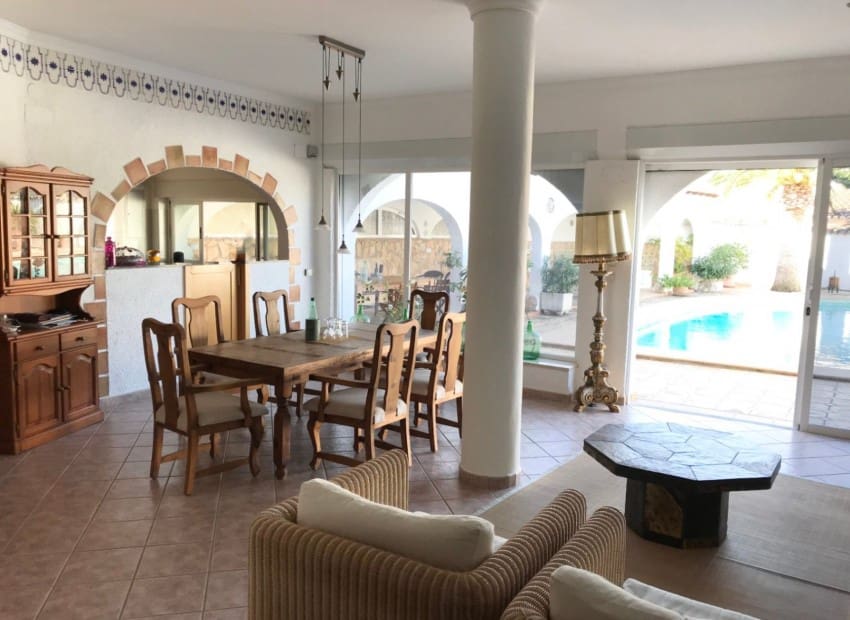 8 chambre Villa/Maison à vendre à Calpe / Calp avec piscine - 790 000 € (Ref: 9262967)