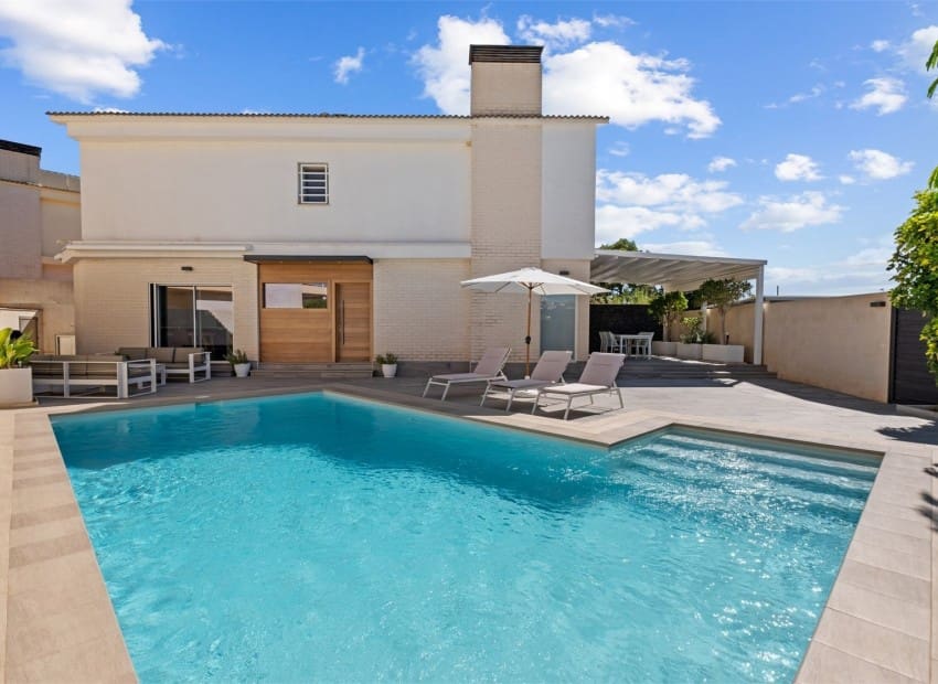 Casa de 5 habitaciones en Alfaz del Pi / L'Alfàs del Pi en venta con piscina - 599.000 € (Ref: 9263562)