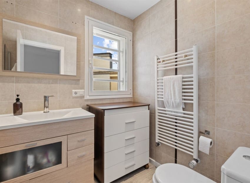 Casa de 5 habitaciones en Alfaz del Pi / L'Alfàs del Pi en venta con piscina - 599.000 € (Ref: 9263562)