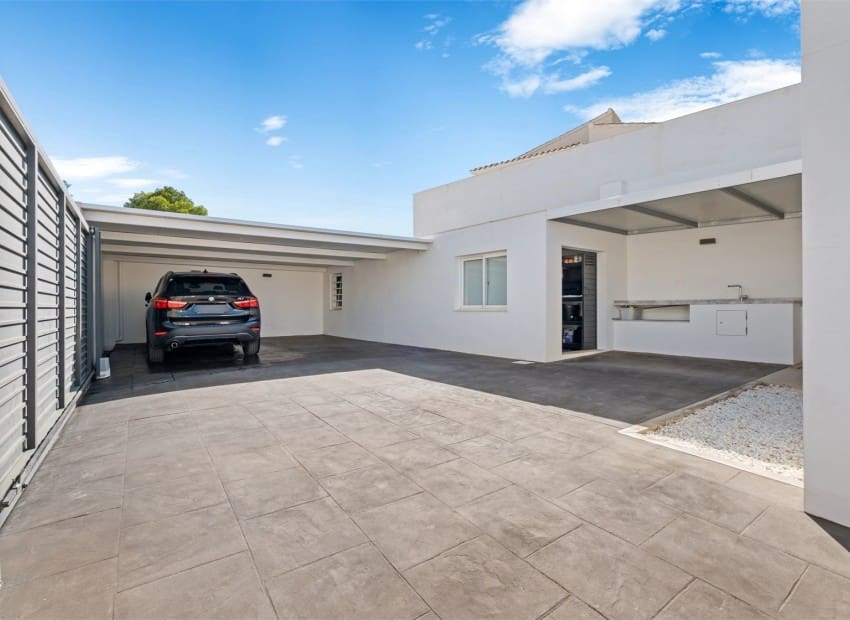 Casa de 5 habitaciones en Alfaz del Pi / L'Alfàs del Pi en venta con piscina - 599.000 € (Ref: 9263562)