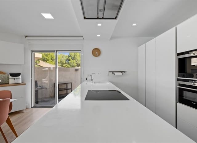 5 makuuhuone Omakotitalo myytävänä paikassa Alfaz del Pi / L'Alfàs del Pi mukana uima-altaan - 599 000 € (Ref: 9263562)