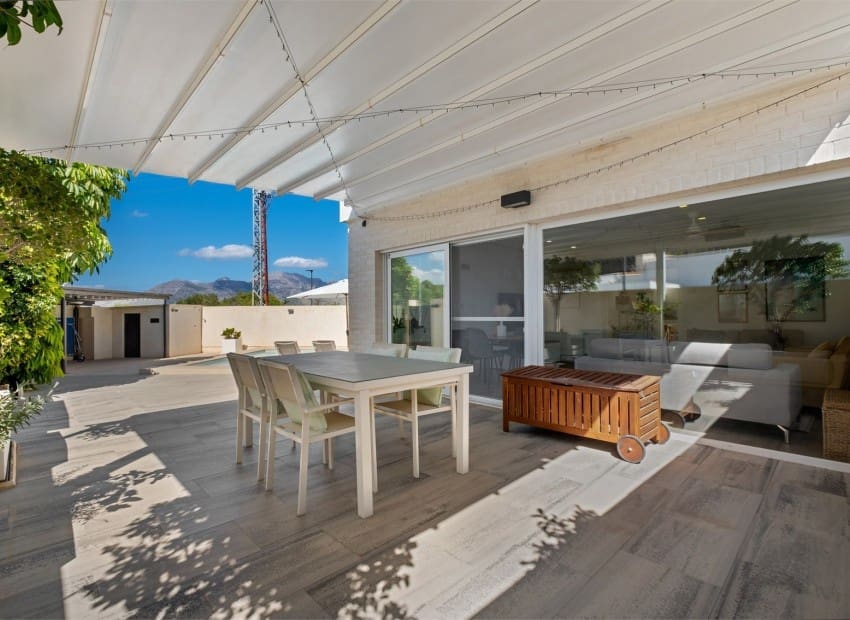 Casa de 5 habitaciones en Alfaz del Pi / L'Alfàs del Pi en venta con piscina - 599.000 € (Ref: 9263562)