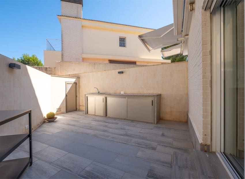 Casa de 5 habitaciones en Alfaz del Pi / L'Alfàs del Pi en venta con piscina - 599.000 € (Ref: 9263562)