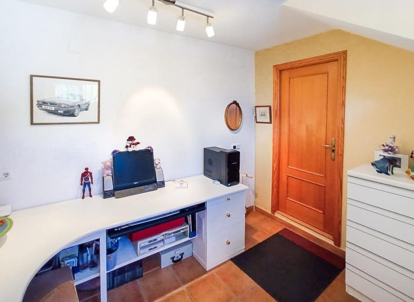 4 quarto Moradia para venda em La Nucia com piscina garagem - 450 000 € (Ref: 9267574)