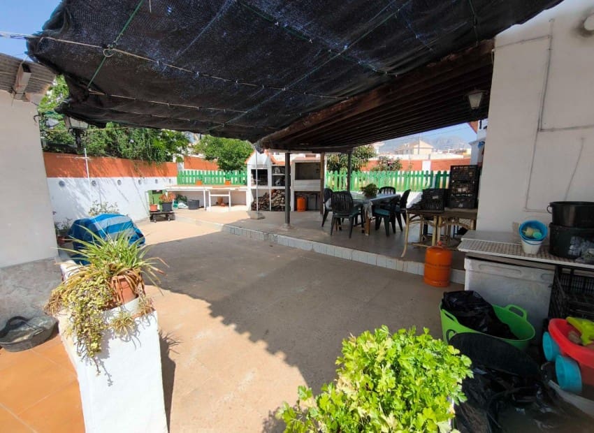 3 soveværelse Villa til salg i La Nucia med swimmingpool - € 445.000 (Ref: 9270240)