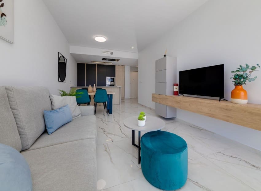 Apartamento de 2 habitaciones en Torrevieja en venta con piscina garaje - 274.000 € (Ref: 9271421)