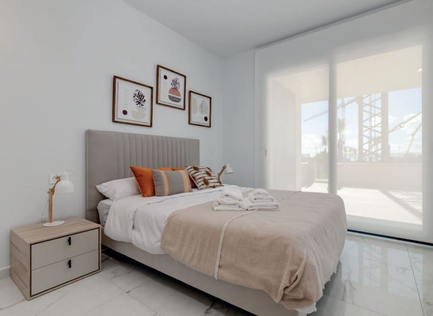 Apartamento de 2 habitaciones en Torrevieja en venta con piscina garaje - 274.000 € (Ref: 9271421)