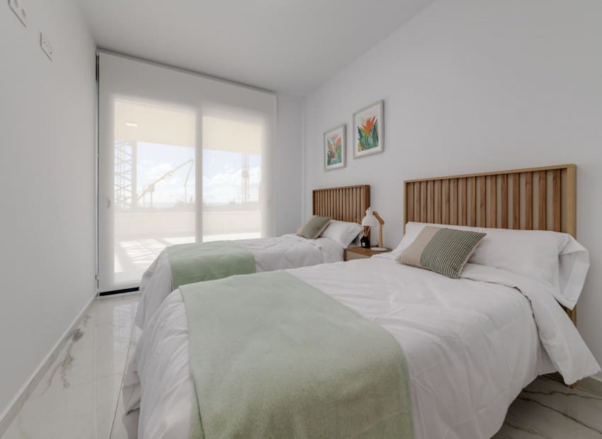 Apartamento de 2 habitaciones en Torrevieja en venta con piscina garaje - 274.000 € (Ref: 9271421)