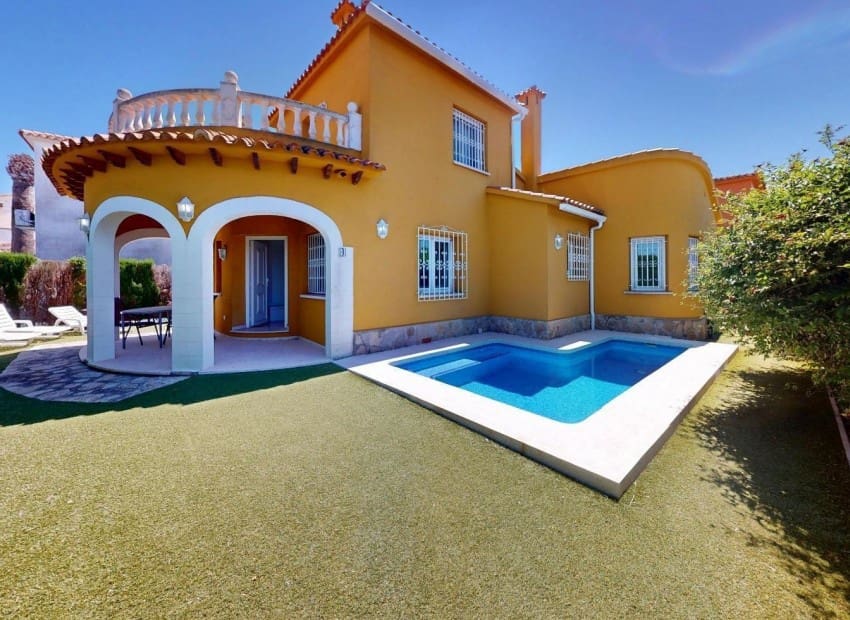3 bedroom Villa for sale in Oliva Nova with pool garage - € 385,000 (Ref: 9271715)