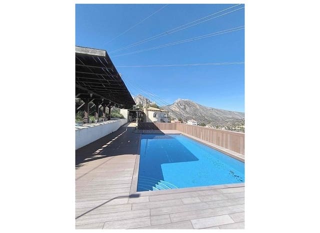 3 bedroom Villa for sale in Maryvilla, Calpe / Calp with pool - € 478,000 (Ref: 9289626)