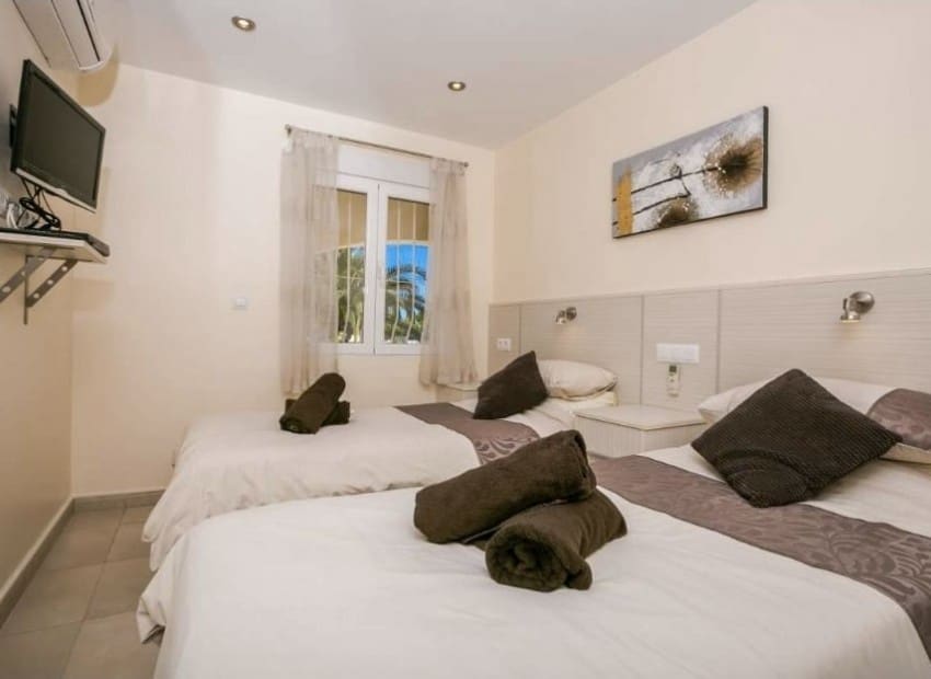 6 makuuhuone Huvila myytävänä paikassa Benissa mukana uima-altaan - 645 000 € (Ref: 9299015)