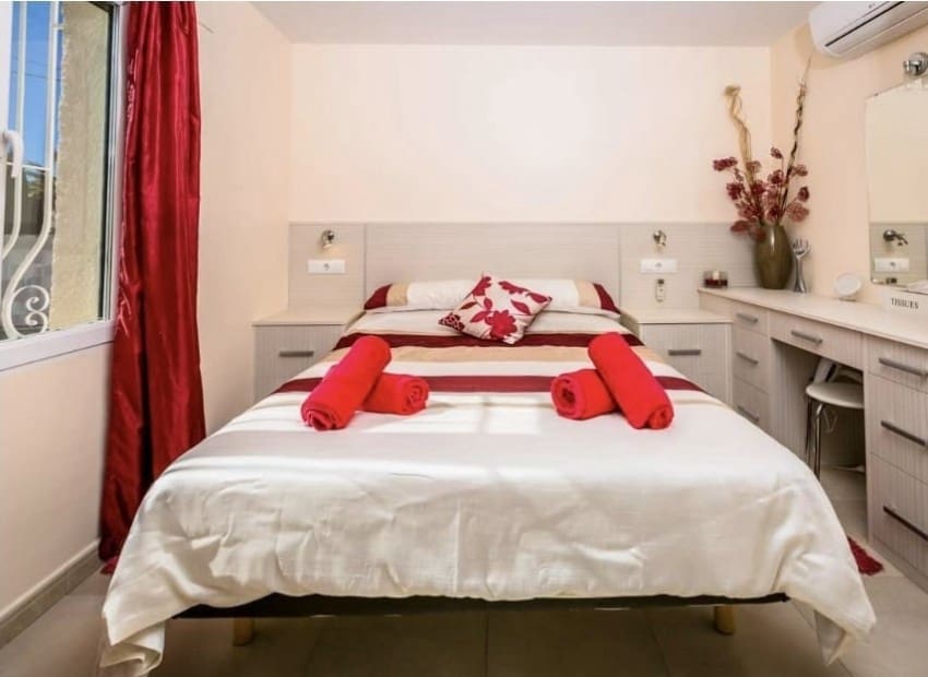 6 makuuhuone Huvila myytävänä paikassa Benissa mukana uima-altaan - 645 000 € (Ref: 9299015)