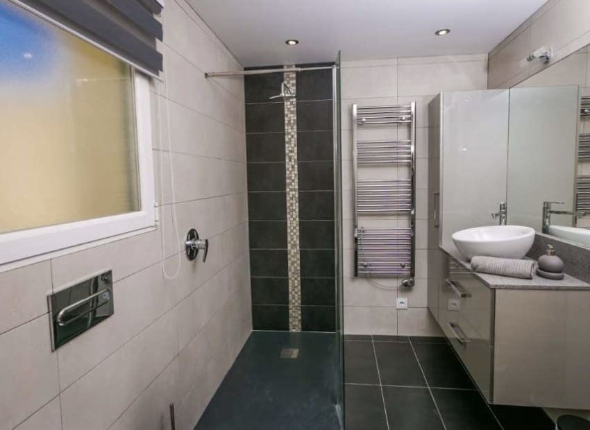 6 makuuhuone Huvila myytävänä paikassa Benissa mukana uima-altaan - 645 000 € (Ref: 9299015)