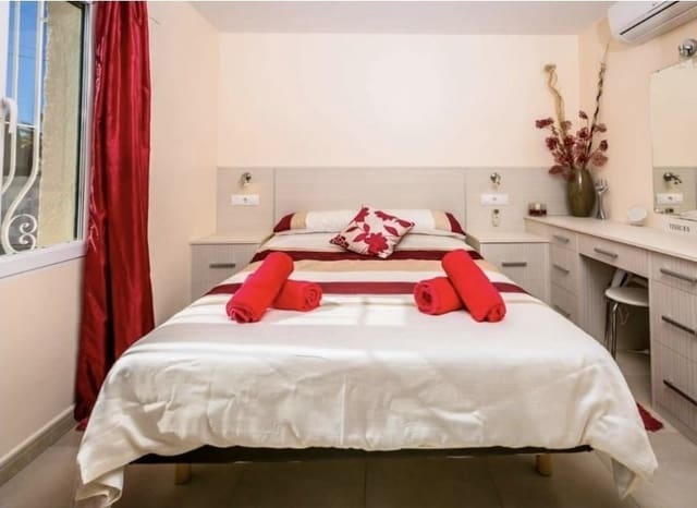 6 makuuhuone Huvila myytävänä paikassa Benissa mukana uima-altaan - 645 000 € (Ref: 9299015)