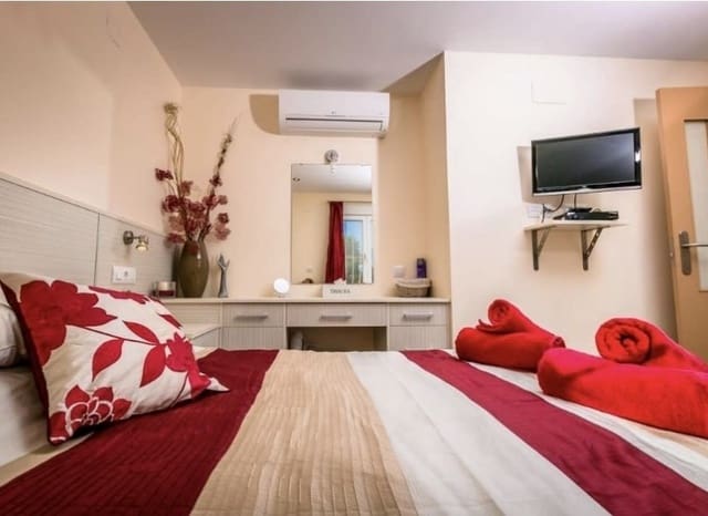 6 makuuhuone Huvila myytävänä paikassa Benissa mukana uima-altaan - 645 000 € (Ref: 9299015)