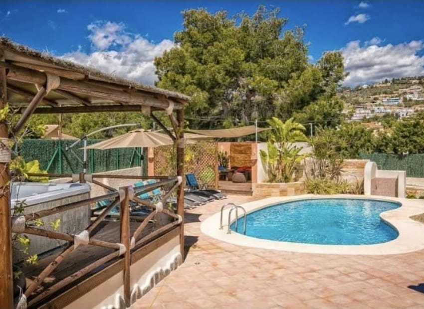 6 makuuhuone Huvila myytävänä paikassa Benissa mukana uima-altaan - 645 000 € (Ref: 9299015)