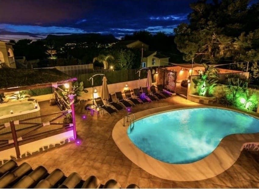 6 makuuhuone Huvila myytävänä paikassa Benissa mukana uima-altaan - 645 000 € (Ref: 9299015)