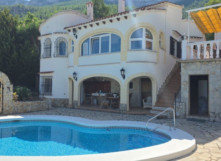 3 sovrum Villa till salu i Denia med pool - 565 000 € (Ref: 9301929)