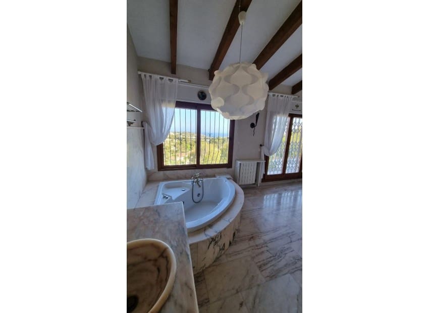 4 quarto Moradia para venda em Montemar com piscina - 690 000 € (Ref: 9301950)