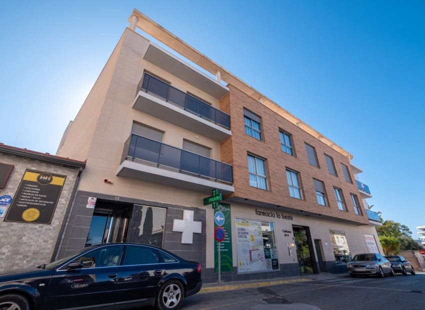 2 Zimmer Apartment zu verkaufen in San Miguel de Salinas mit Pool Garage - 204.900 € (Ref: 9312022)