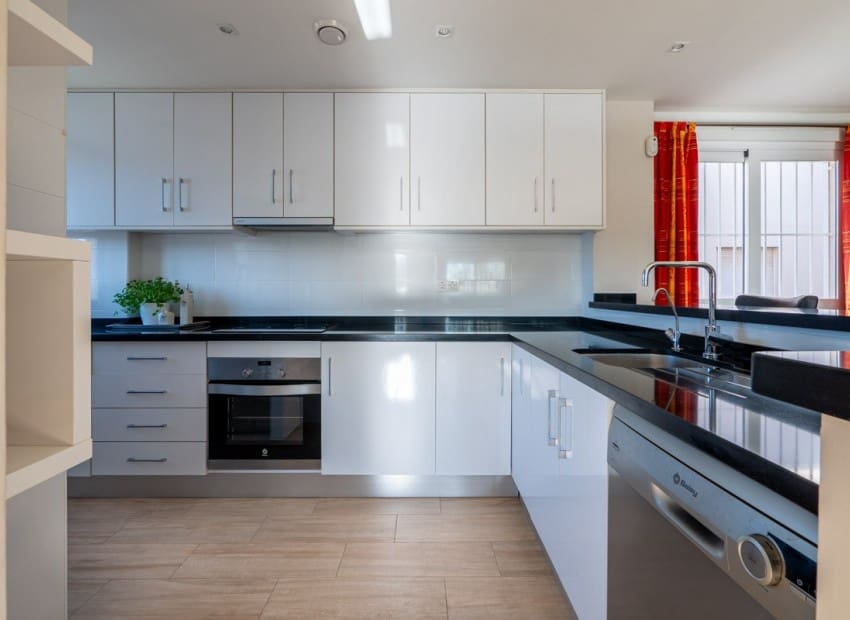 2 slaapkamer Huis te koop in Torrevieja met zwembad garage - € 379.900 (Ref: 9322308)