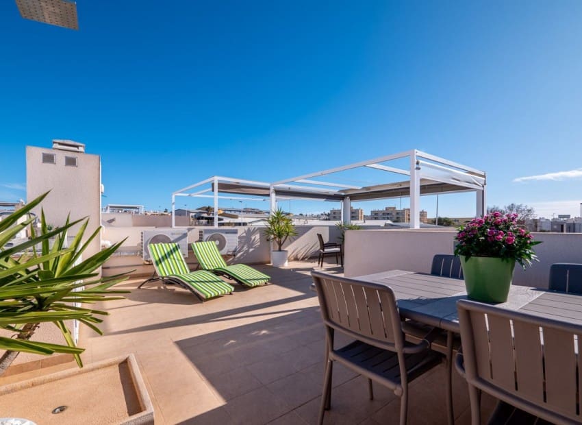 2 slaapkamer Huis te koop in Torrevieja met zwembad garage - € 379.900 (Ref: 9322308)