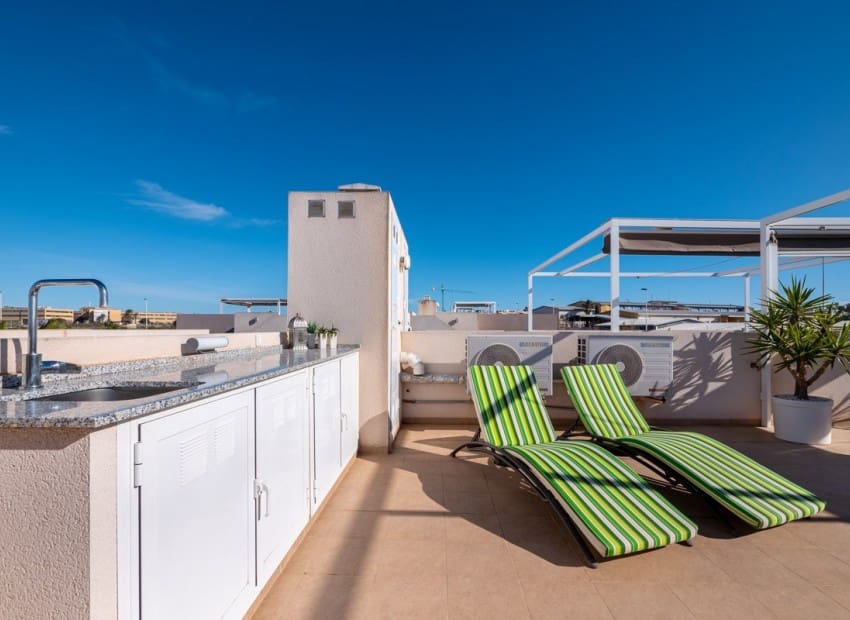 2 slaapkamer Huis te koop in Torrevieja met zwembad garage - € 379.900 (Ref: 9322308)