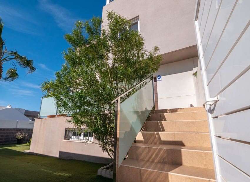 2 slaapkamer Huis te koop in Torrevieja met zwembad garage - € 379.900 (Ref: 9322308)