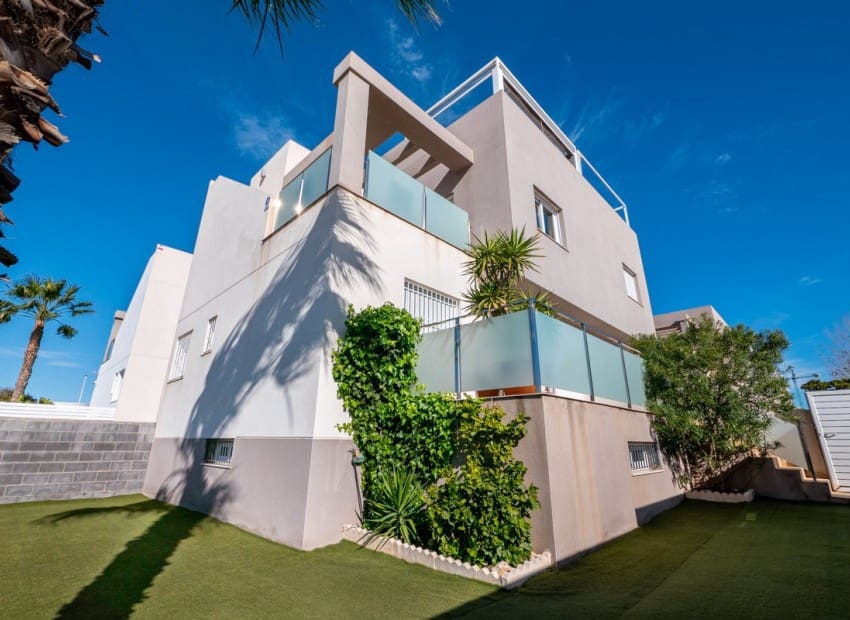 2 slaapkamer Huis te koop in Torrevieja met zwembad garage - € 379.900 (Ref: 9322308)