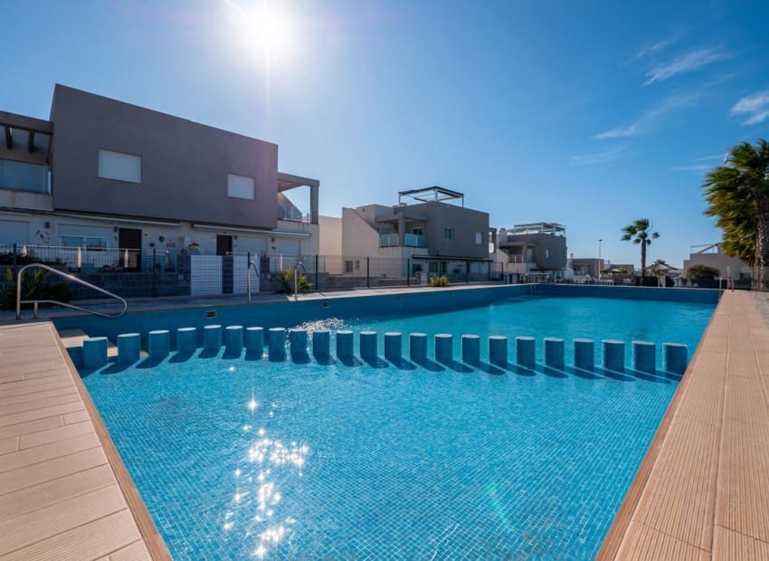 2 slaapkamer Huis te koop in Torrevieja met zwembad garage - € 379.900 (Ref: 9322308)