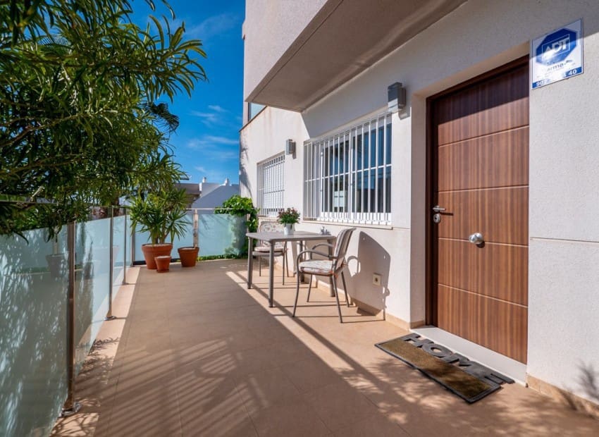 2 slaapkamer Huis te koop in Torrevieja met zwembad garage - € 379.900 (Ref: 9322308)