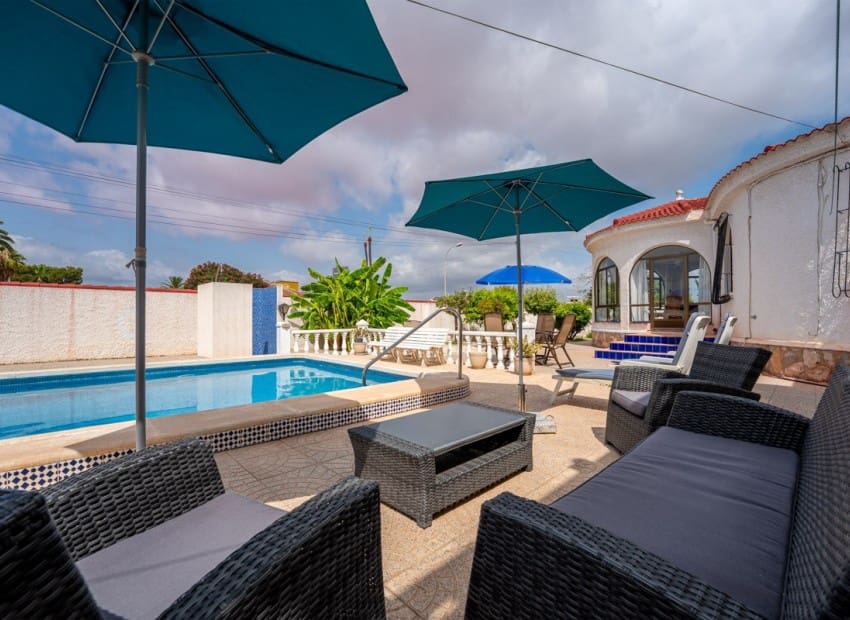 3 soverom Villa til salgs i Torrevieja med svømmebasseng garasje - € 399 000 (Ref: 9322334)