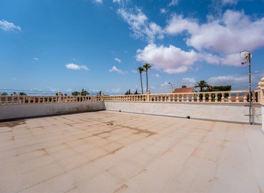 3 soverom Villa til salgs i Torrevieja med svømmebasseng garasje - € 399 000 (Ref: 9322334)