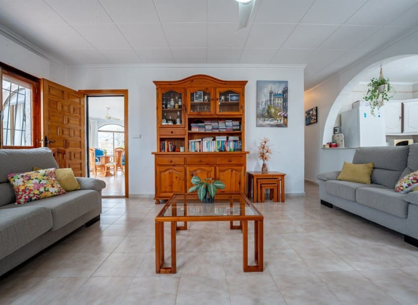 3 soverom Villa til salgs i Torrevieja med svømmebasseng garasje - € 399 000 (Ref: 9322334)