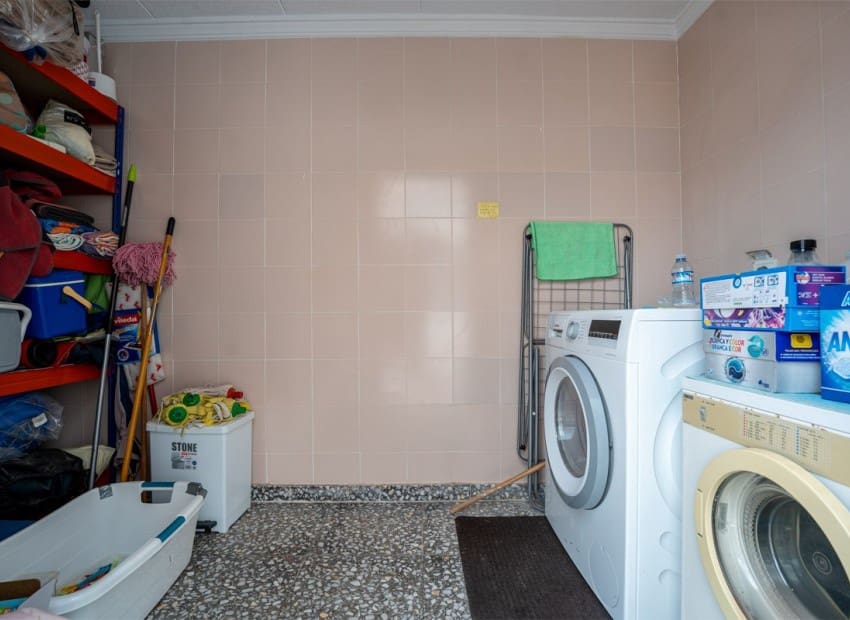 3 soverom Villa til salgs i Torrevieja med svømmebasseng garasje - € 399 000 (Ref: 9322334)