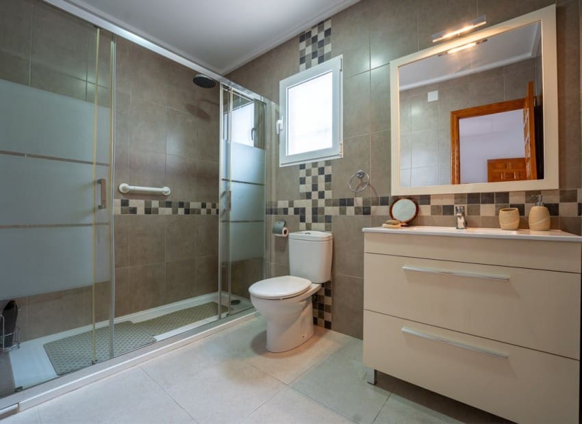 3 soverom Villa til salgs i Torrevieja med svømmebasseng garasje - € 399 000 (Ref: 9322334)