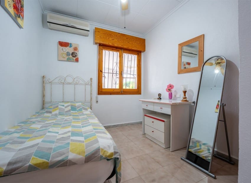 3 soverom Villa til salgs i Torrevieja med svømmebasseng garasje - € 399 000 (Ref: 9322334)