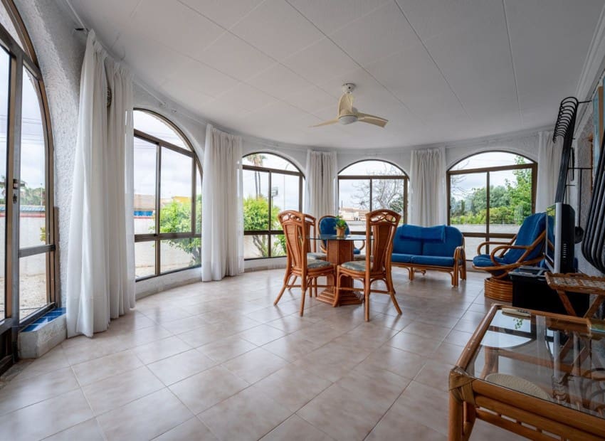 3 soverom Villa til salgs i Torrevieja med svømmebasseng garasje - € 399 000 (Ref: 9322334)