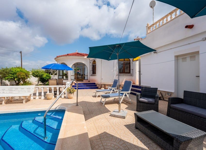 3 soverom Villa til salgs i Torrevieja med svømmebasseng garasje - € 399 000 (Ref: 9322334)