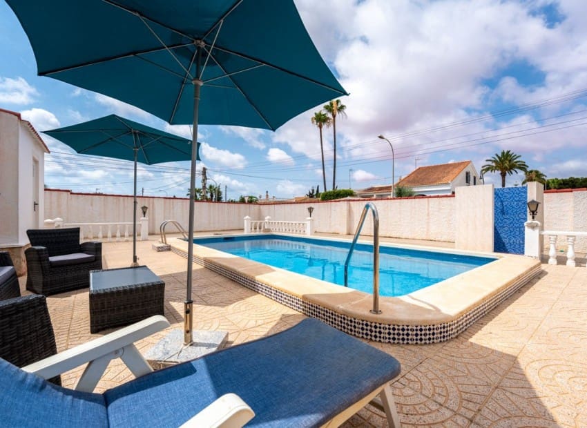 3 soverom Villa til salgs i Torrevieja med svømmebasseng garasje - € 399 000 (Ref: 9322334)
