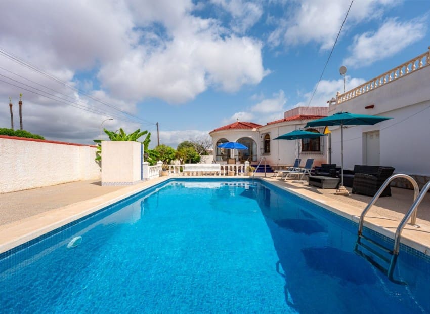 3 soverom Villa til salgs i Torrevieja med svømmebasseng garasje - € 399 000 (Ref: 9322334)