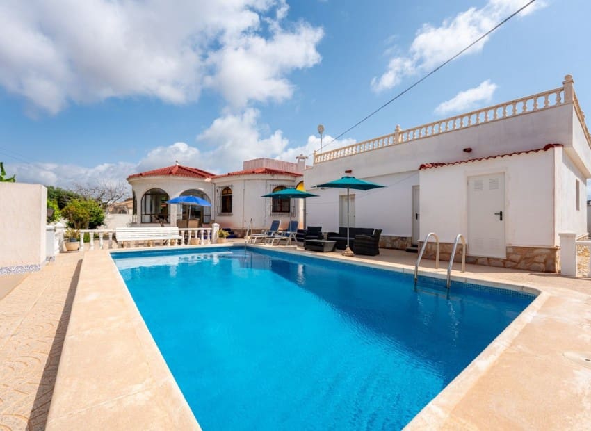 3 soverom Villa til salgs i Torrevieja med svømmebasseng garasje - € 399 000 (Ref: 9322334)