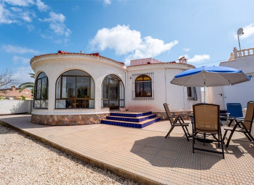 3 soverom Villa til salgs i Torrevieja med svømmebasseng garasje - € 399 000 (Ref: 9322334)