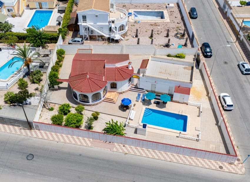 3 soverom Villa til salgs i Torrevieja med svømmebasseng garasje - € 399 000 (Ref: 9322334)