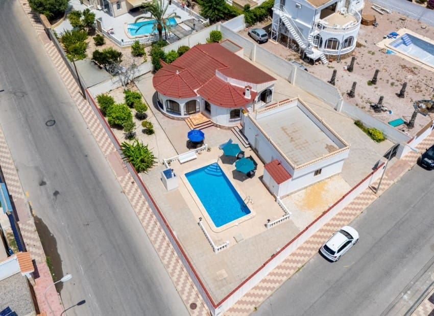 3 soverom Villa til salgs i Torrevieja med svømmebasseng garasje - € 399 000 (Ref: 9322334)