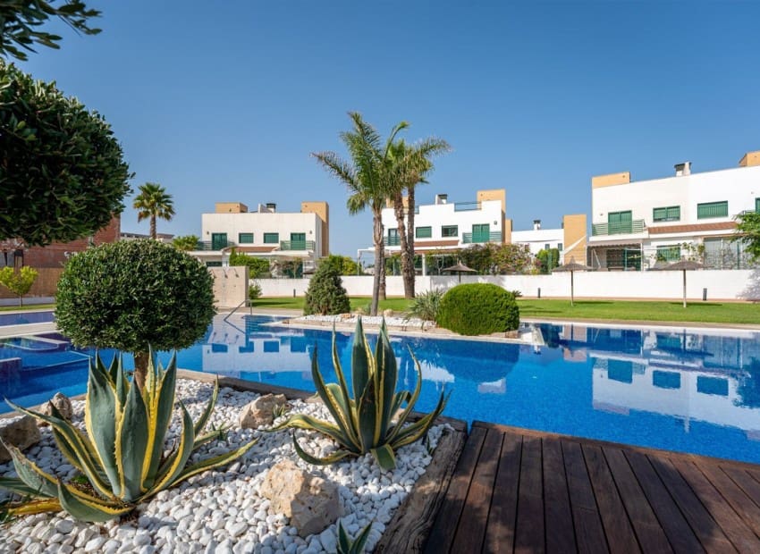 Chalet de 3 habitaciones en Rojales en venta con piscina garaje - 430.000 € (Ref: 9336920)