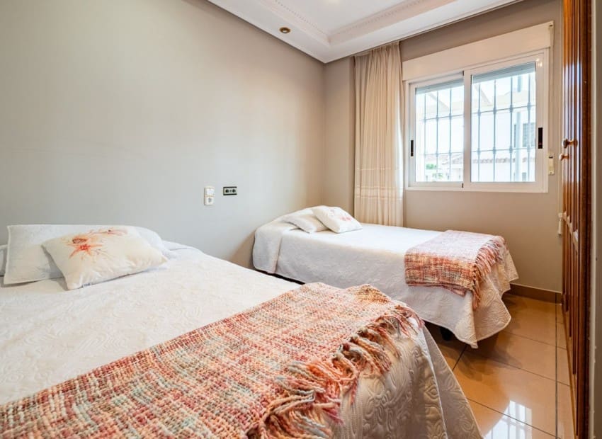 5 sypialnia Willa na sprzedaż w La Mata z basenem garażem - 549 000 € (Ref: 9337006)