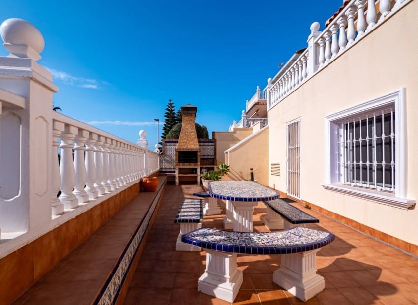 5 sypialnia Willa na sprzedaż w La Mata z basenem garażem - 549 000 € (Ref: 9337006)